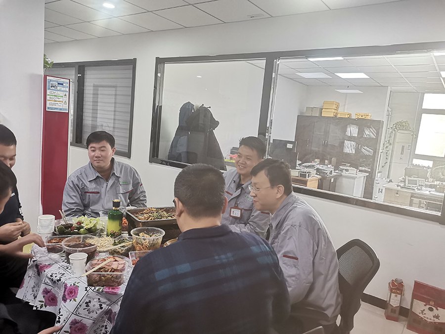 在这样的一个喜庆的节日里